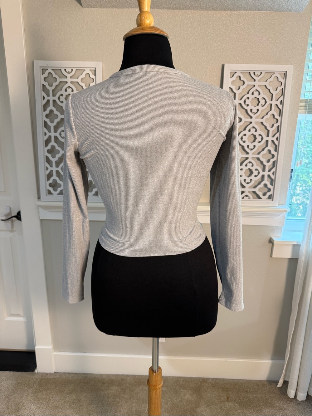 Gray Long-Sleeve Button-Front Ribbed Top - Picture 4 of 7